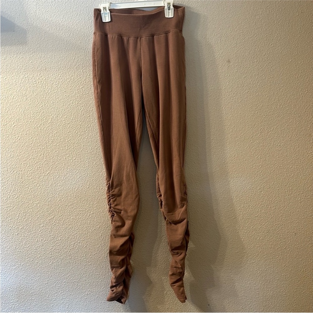 Alo Yoga Mauve Ruched Ankle Joggers